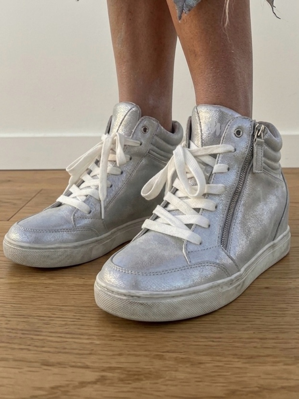 Nine West Silver Metallic High Top Wedge Sneakers Zip Up Size 10